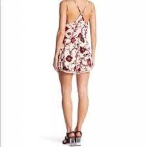 ASTR The  Label Romper Floral Boho Crochet Inset Romper Cream M - Picture 2 of 12